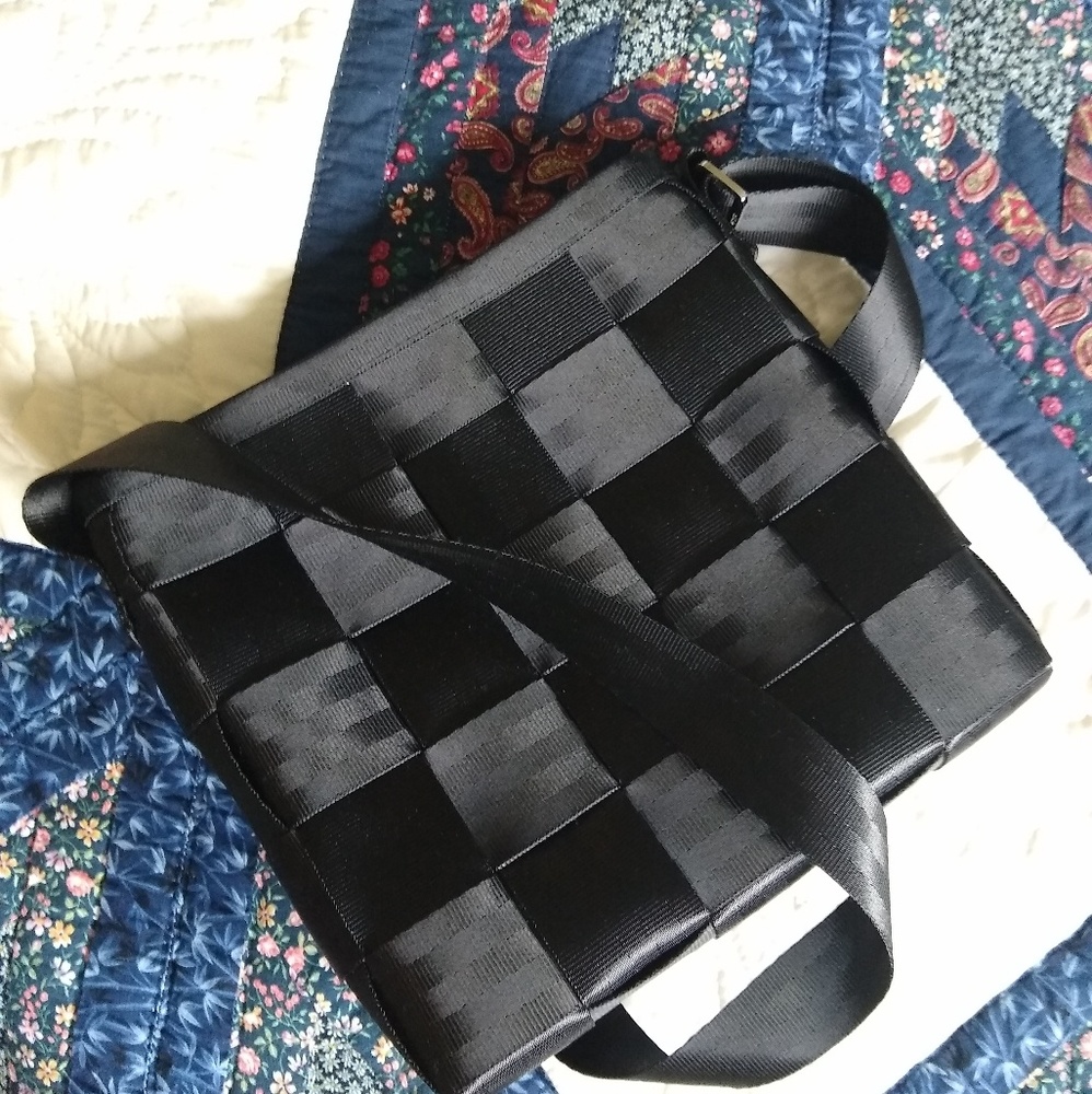 Harvey's Seatbelt Bag Mini Messenger